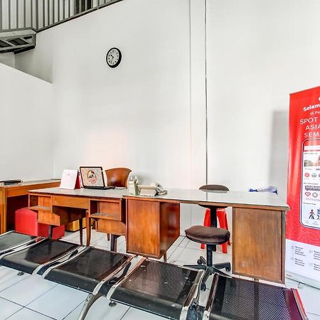 Oyo Life 91374 Asia Stay Semarang Syariah Dış mekan fotoğraf